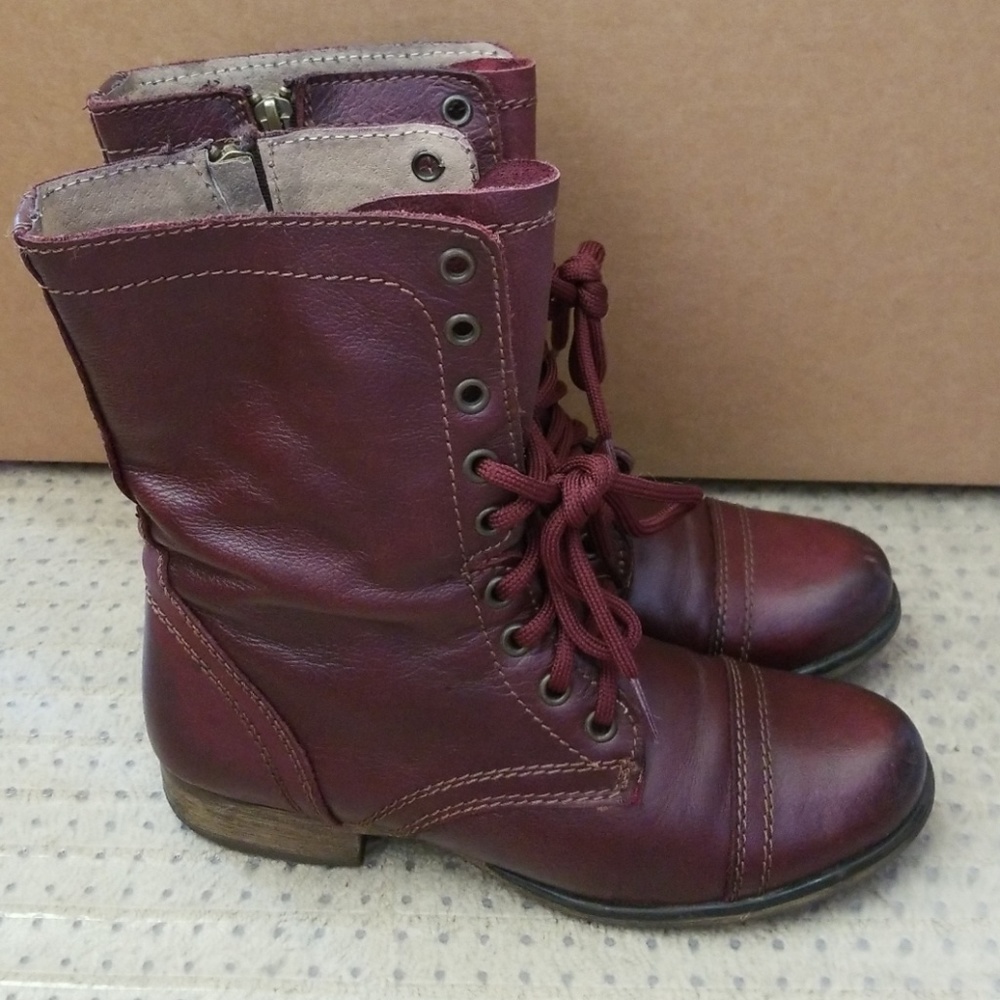 Steve Madden Burgundy Troopa Size 7